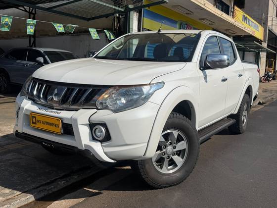 MITSUBISHI L200 TRITON 2.4 16V TURBO DIESEL SPORT HPE CD 4P 4X4 AUTOMÁTICO MITSUBISHI L200 TRITON 2.4 16V TURBO DIESEL SPORT HPE CD 4P 4X4 AUTOMÁTICO